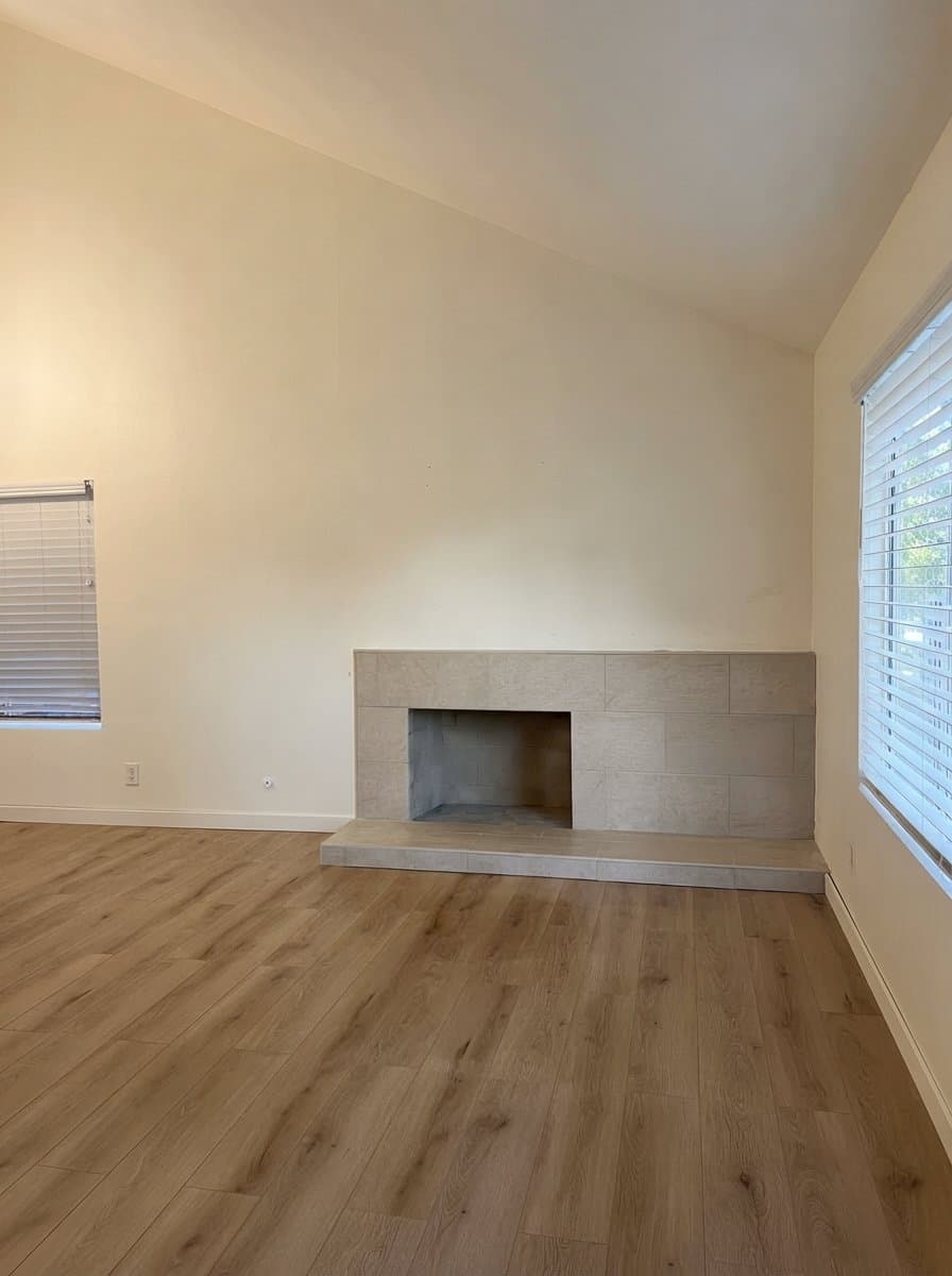Hansen Hills House: 12525 Chanute St