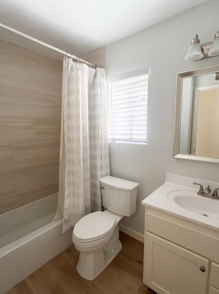 Hansen Hills House: 12525 Chanute St