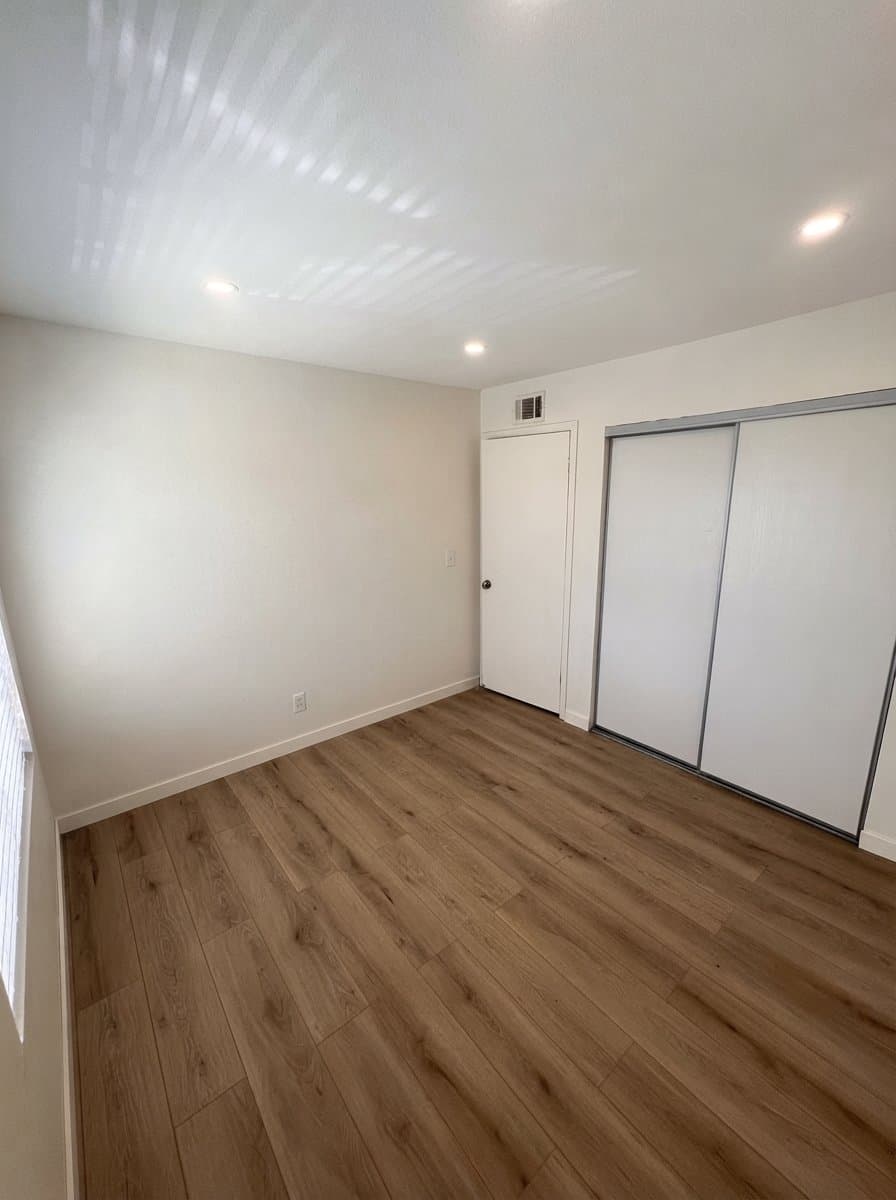 Hansen Hills House: 12525 Chanute St