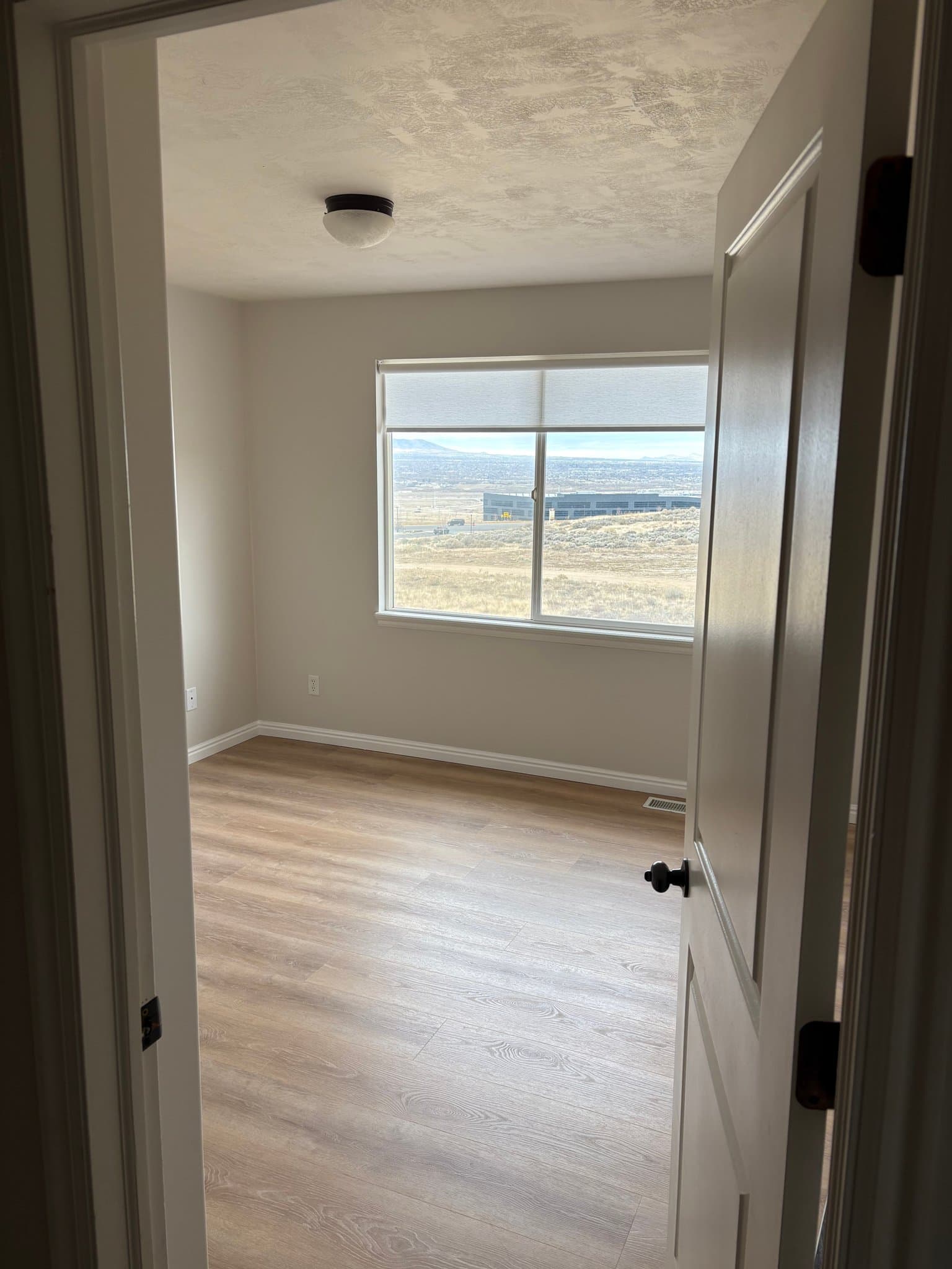 Draper Single Room: 127 E Chandlerpoint Way