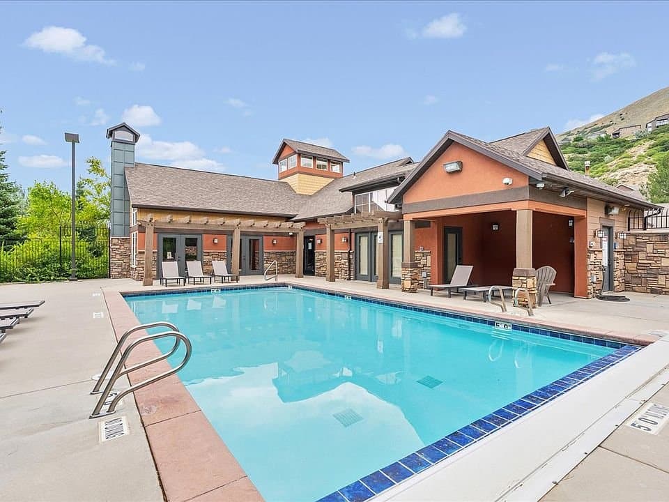 Draper Single Room: 127 E Chandlerpoint Way
