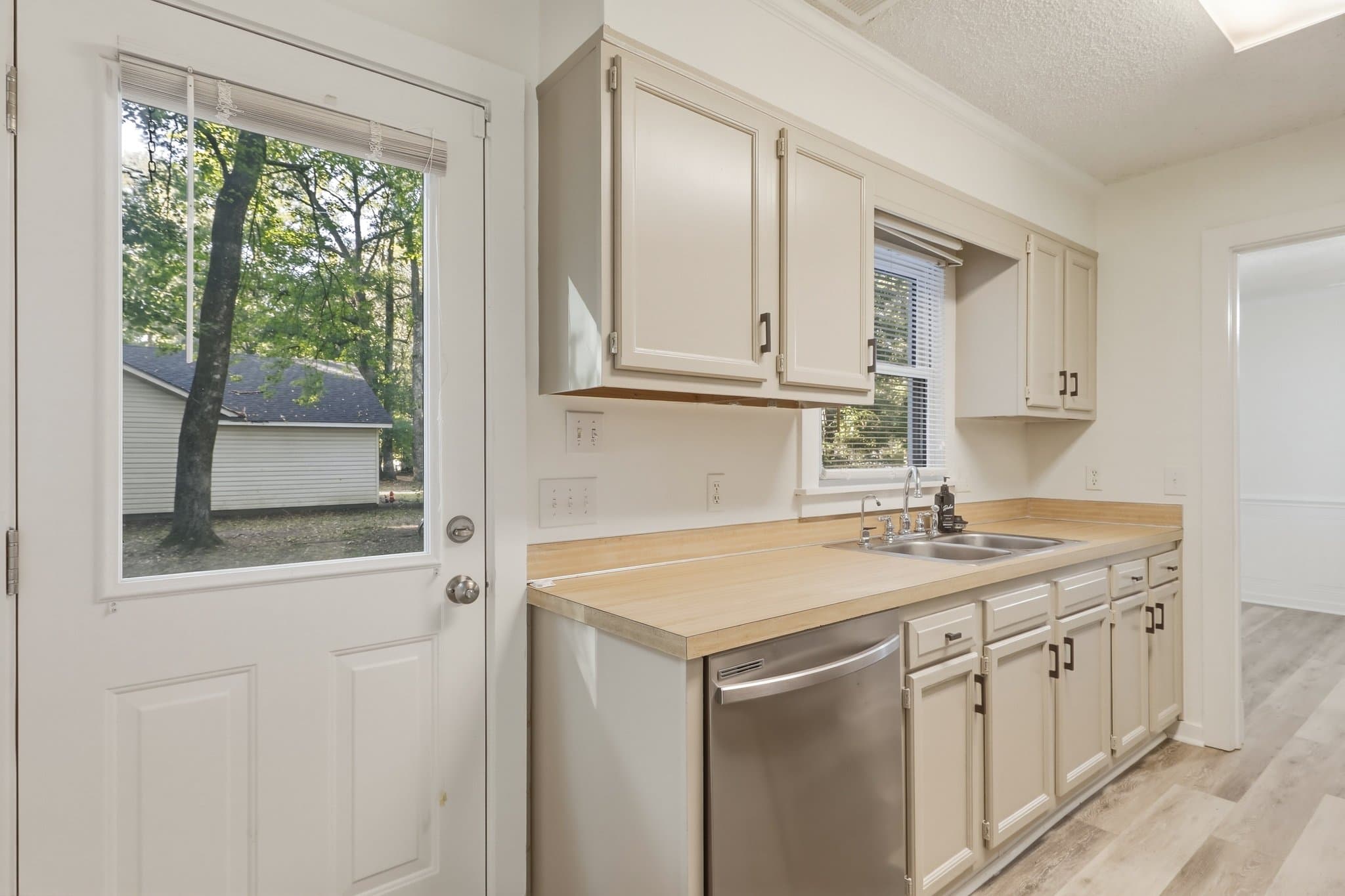 Greenville House: 1405 Kings Rd