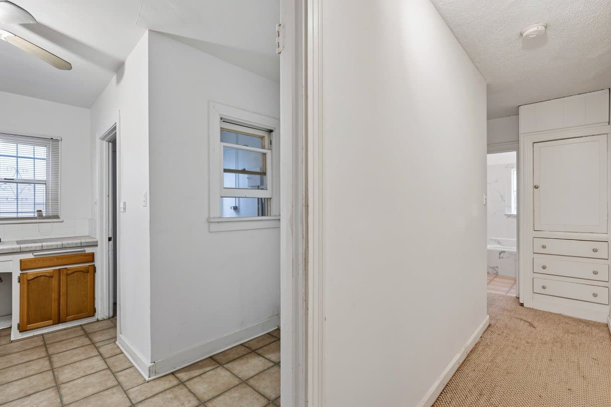 Los Angeles Apartment: 3729 Mont Clair St
