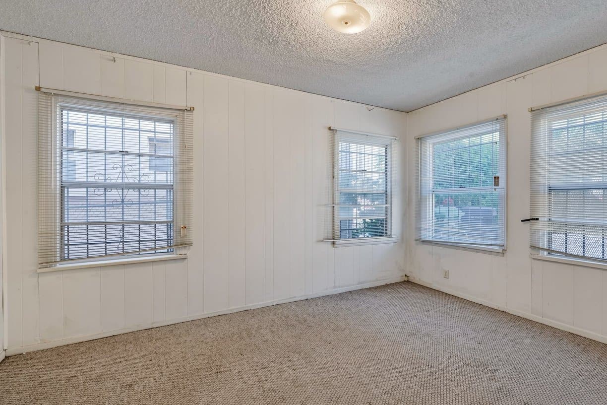 Los Angeles Apartment: 3729 Mont Clair St