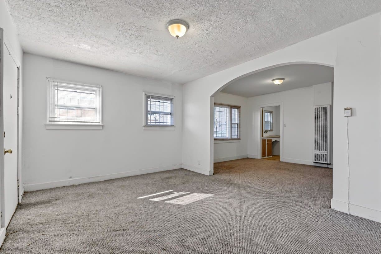 Los Angeles Apartment: 3729 Mont Clair St