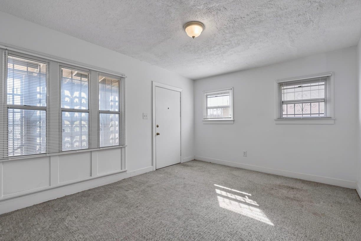 Los Angeles Apartment: 3729 Mont Clair St