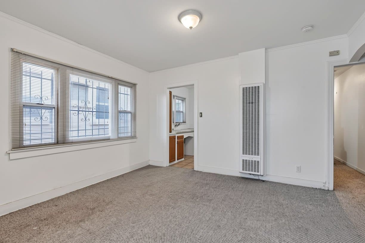 Los Angeles Apartment: 3729 Mont Clair St