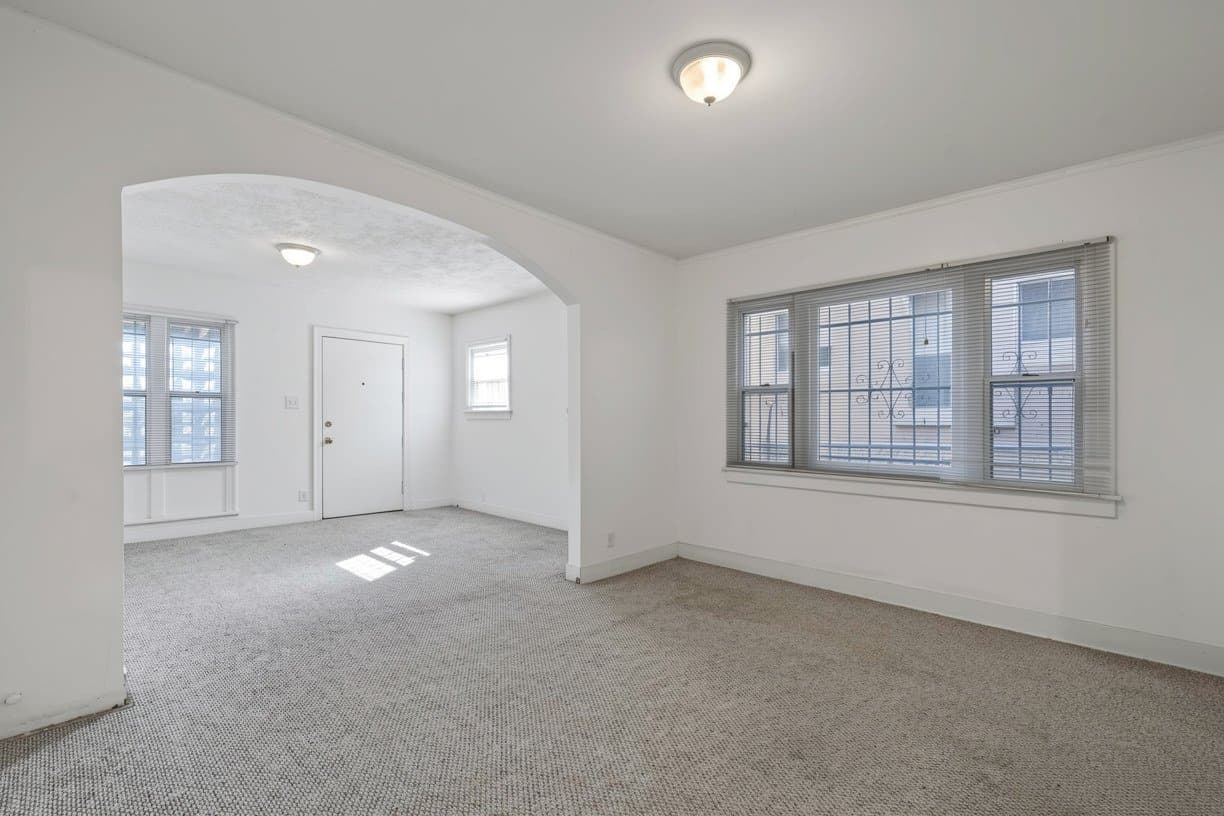 Los Angeles Apartment: 3729 Mont Clair St
