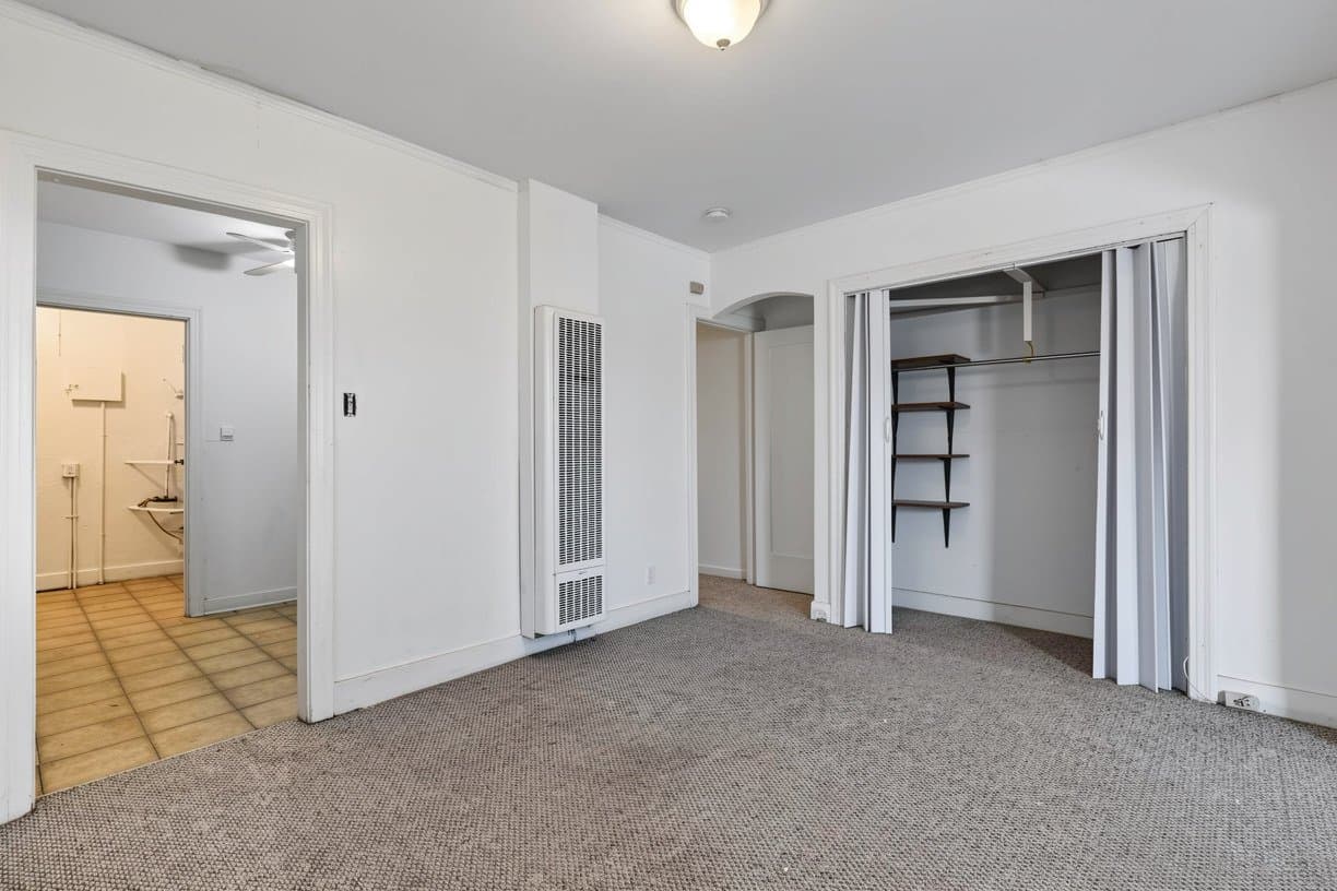 Los Angeles Apartment: 3729 Mont Clair St