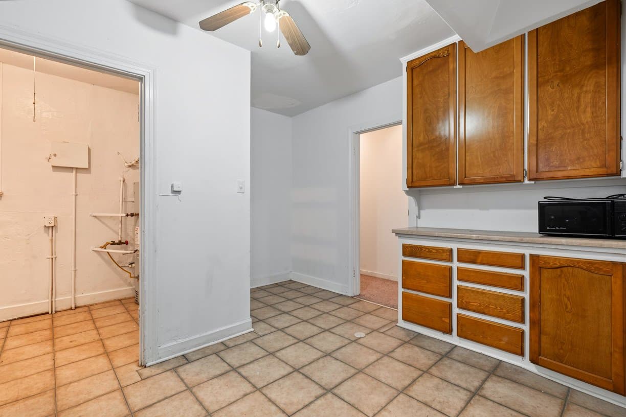 Los Angeles Apartment: 3729 Mont Clair St
