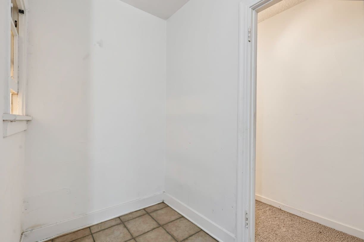 Los Angeles Apartment: 3729 Mont Clair St