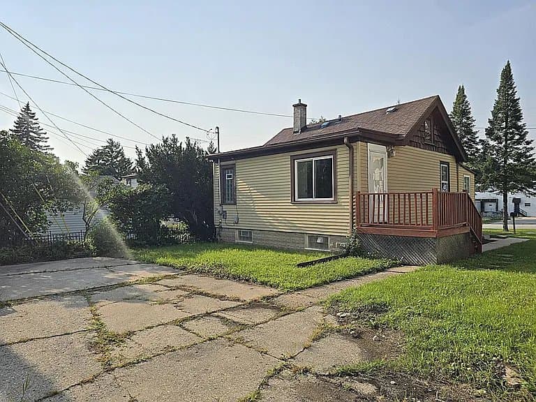 Milwaukee House: 3617 W. Douglas Avenue