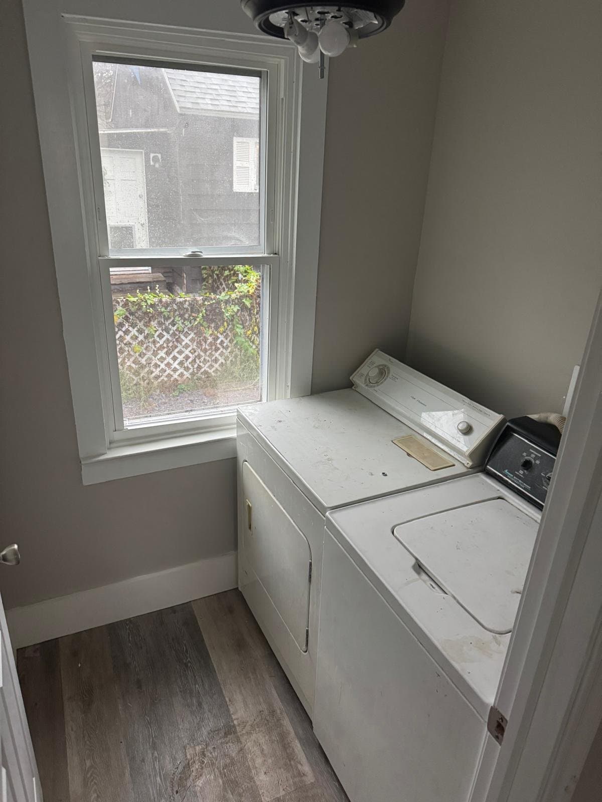 Fulton House: 370 Broadwell Ave