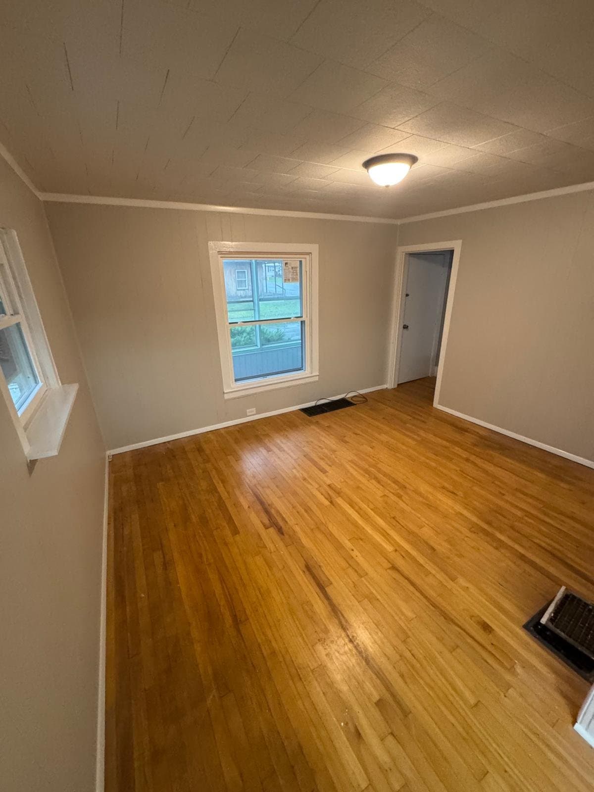 Fulton House: 370 Broadwell Ave