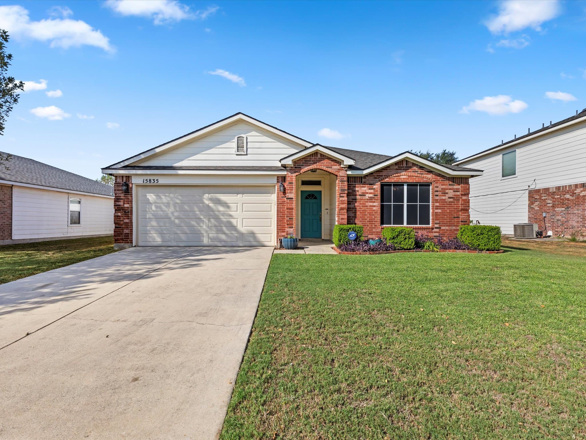 Selma House: 15835 Borwick ln