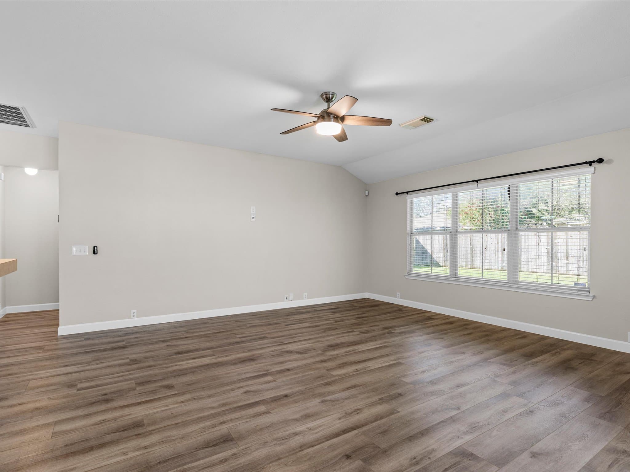 Selma House: 15835 Borwick ln