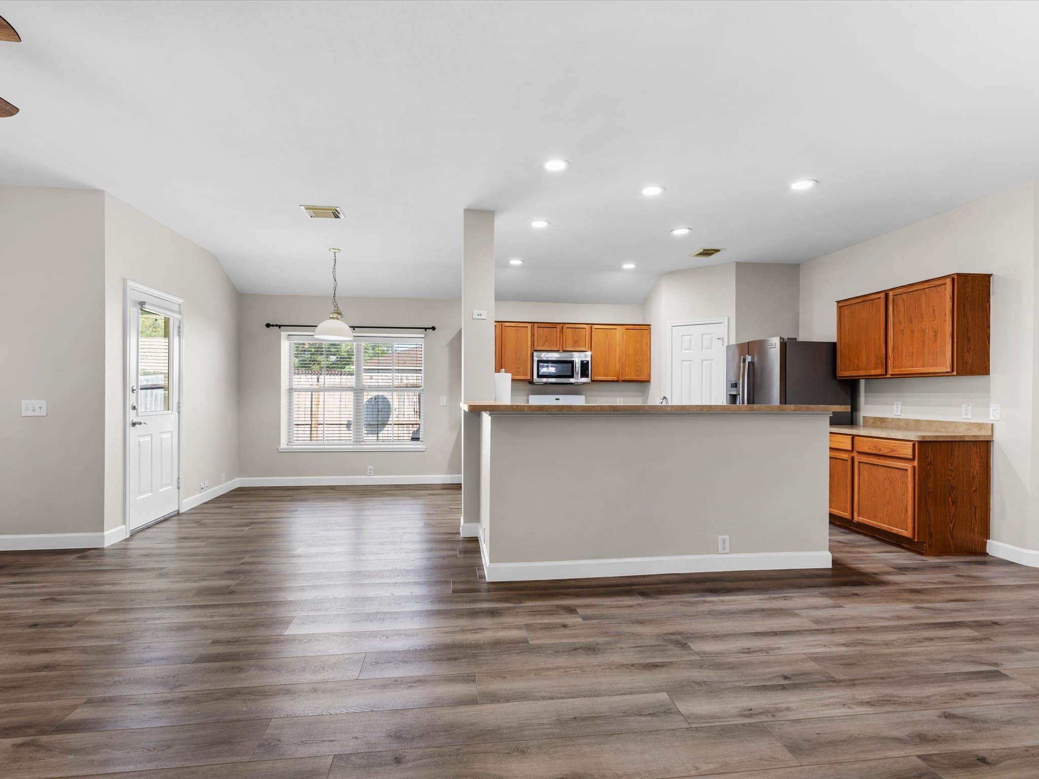 Selma House: 15835 Borwick ln