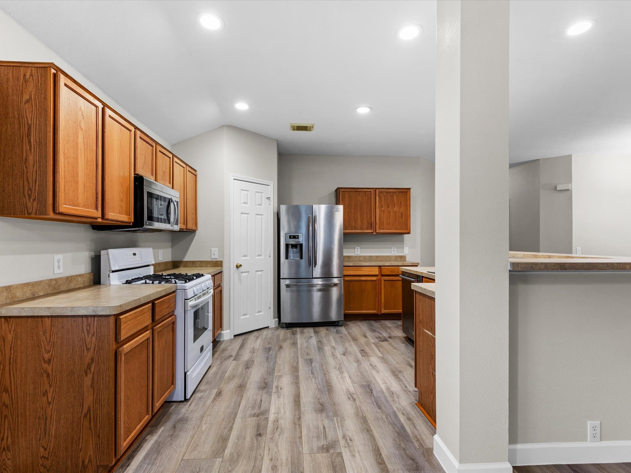 Selma House: 15835 Borwick ln