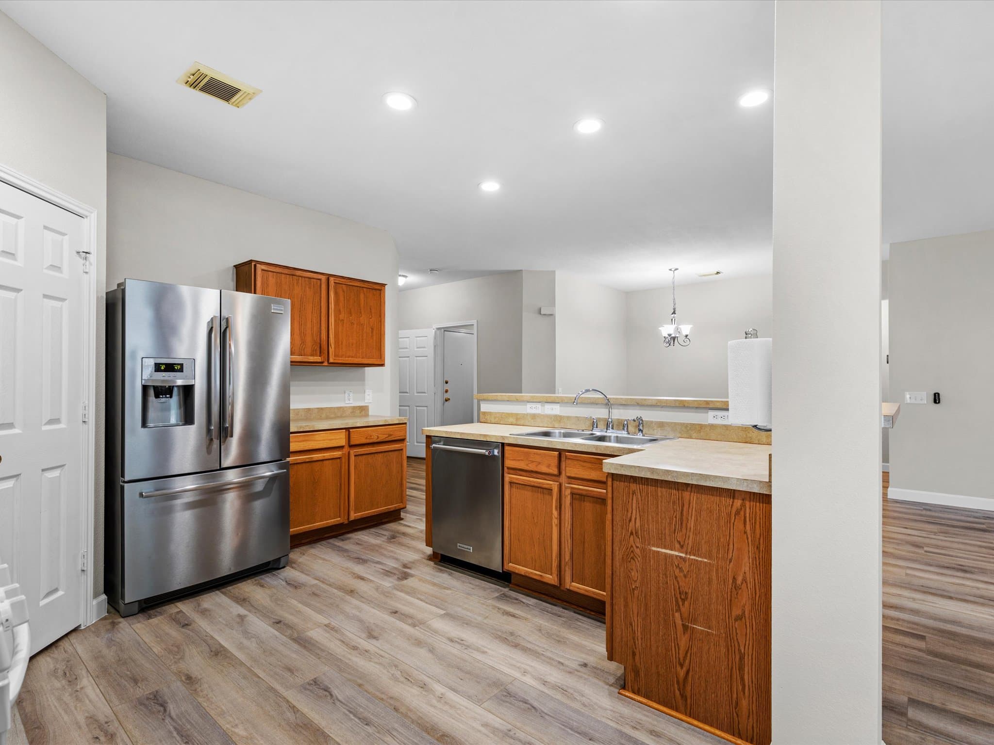 Selma House: 15835 Borwick ln