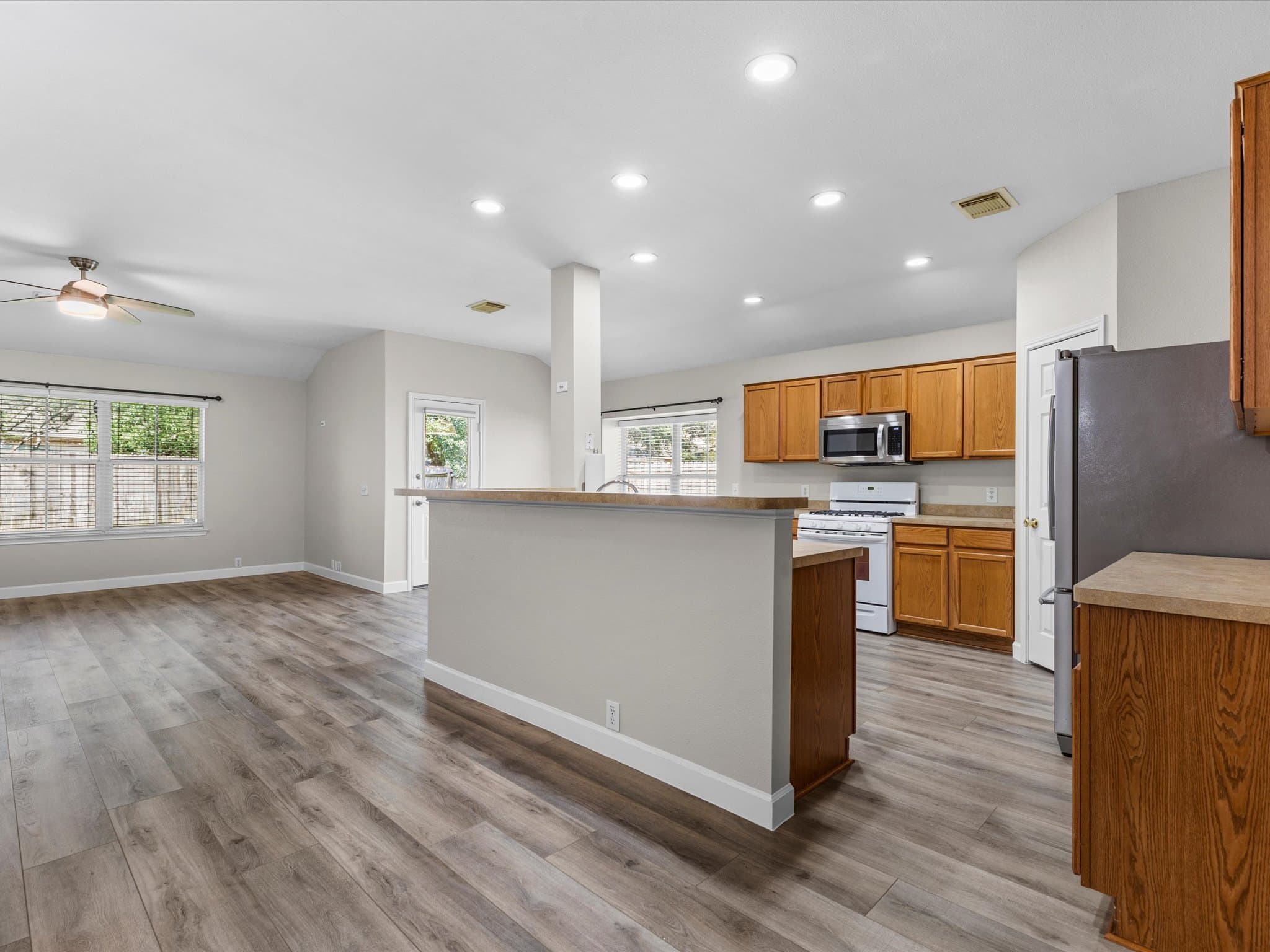 Selma House: 15835 Borwick ln