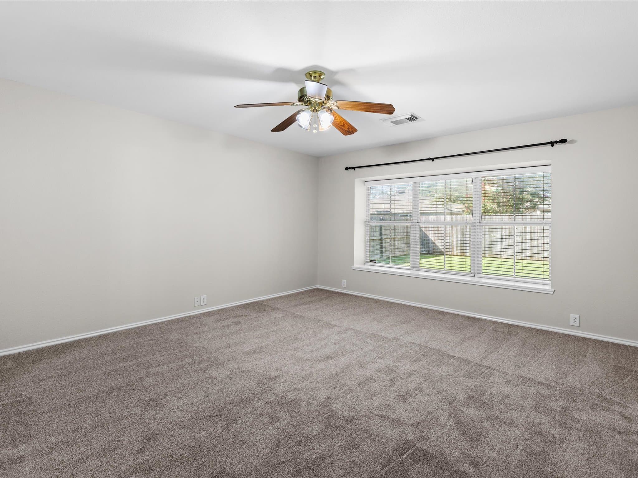 Selma House: 15835 Borwick ln