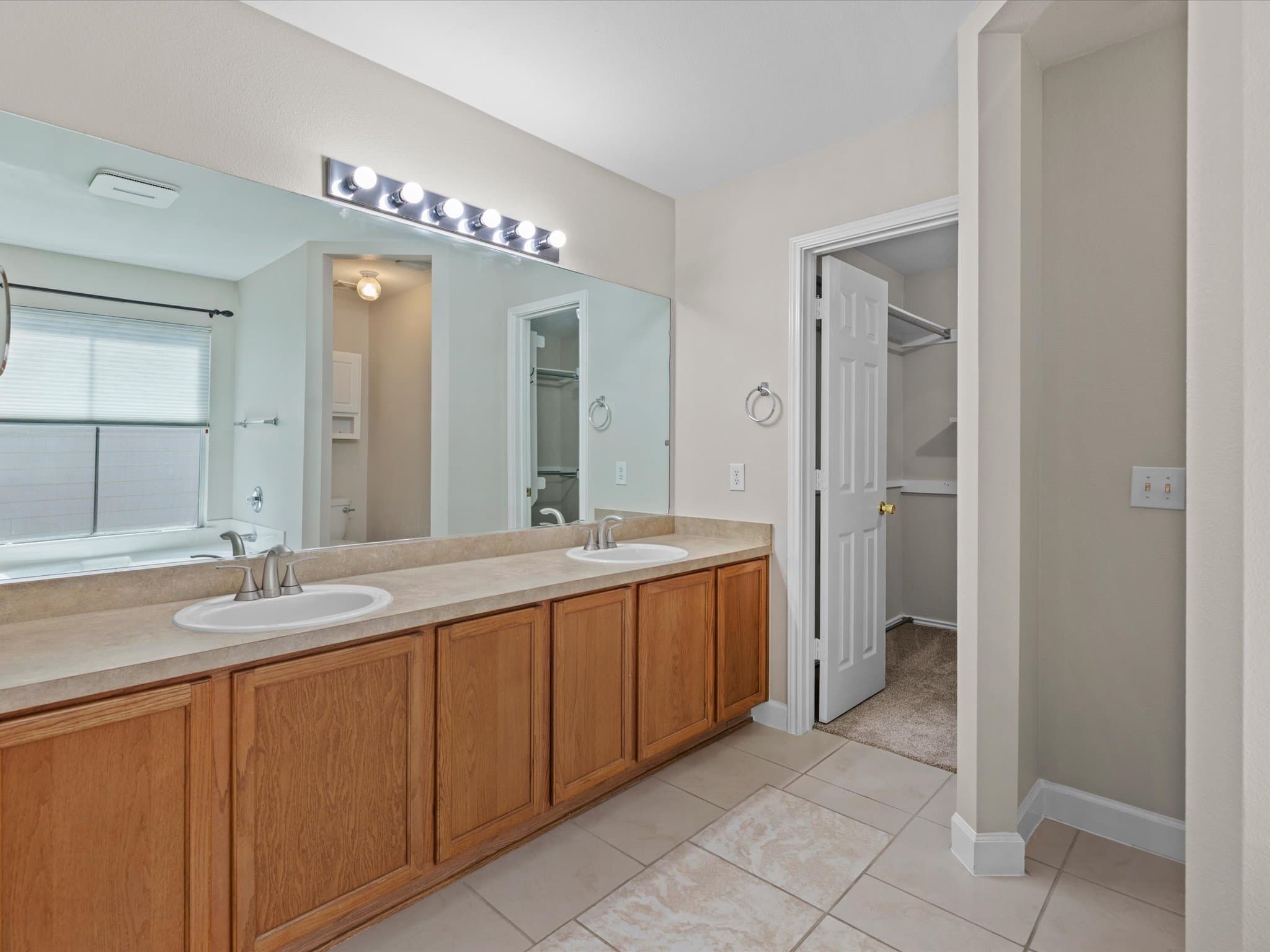 Selma House: 15835 Borwick ln