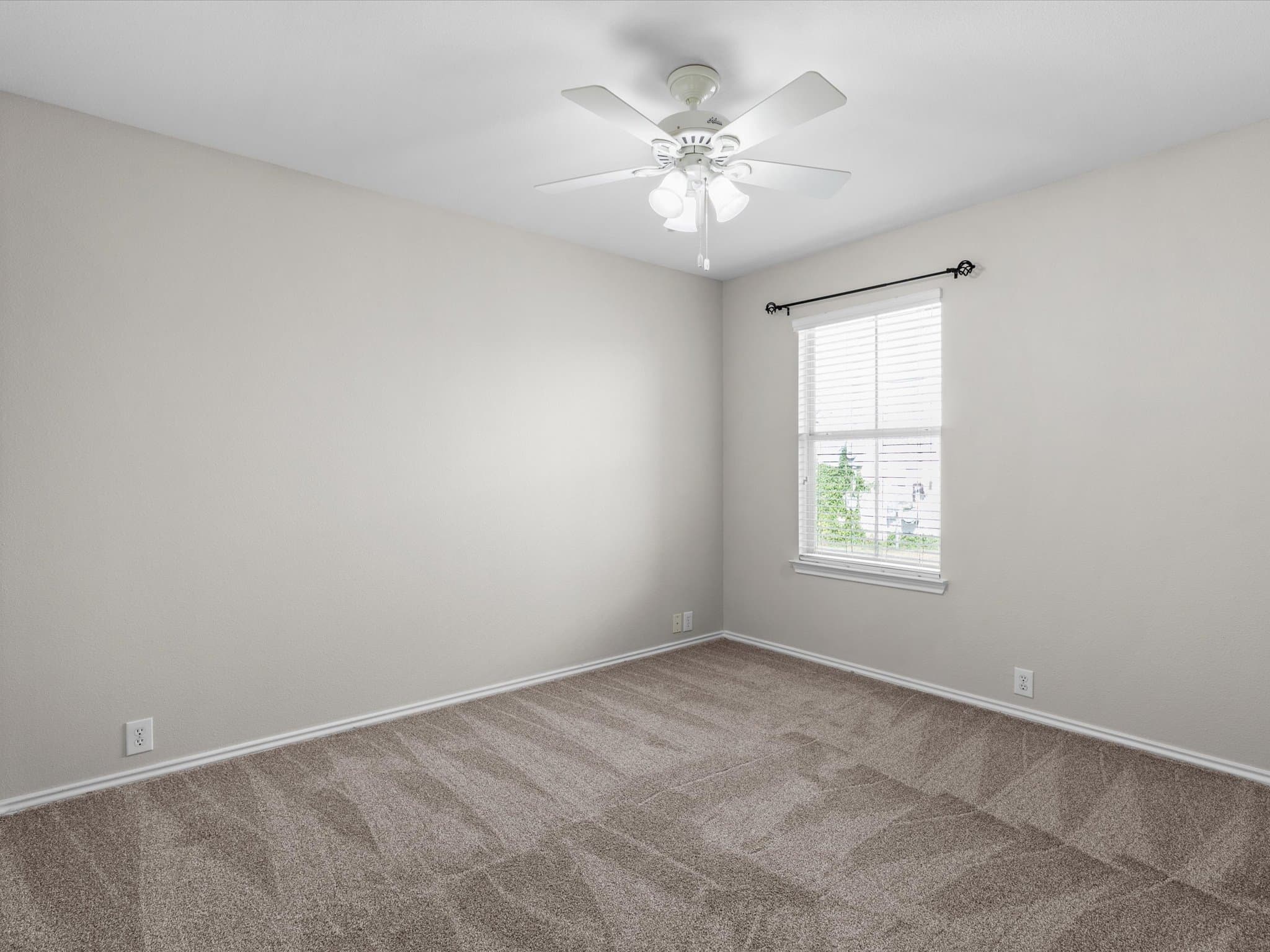 Selma House: 15835 Borwick ln