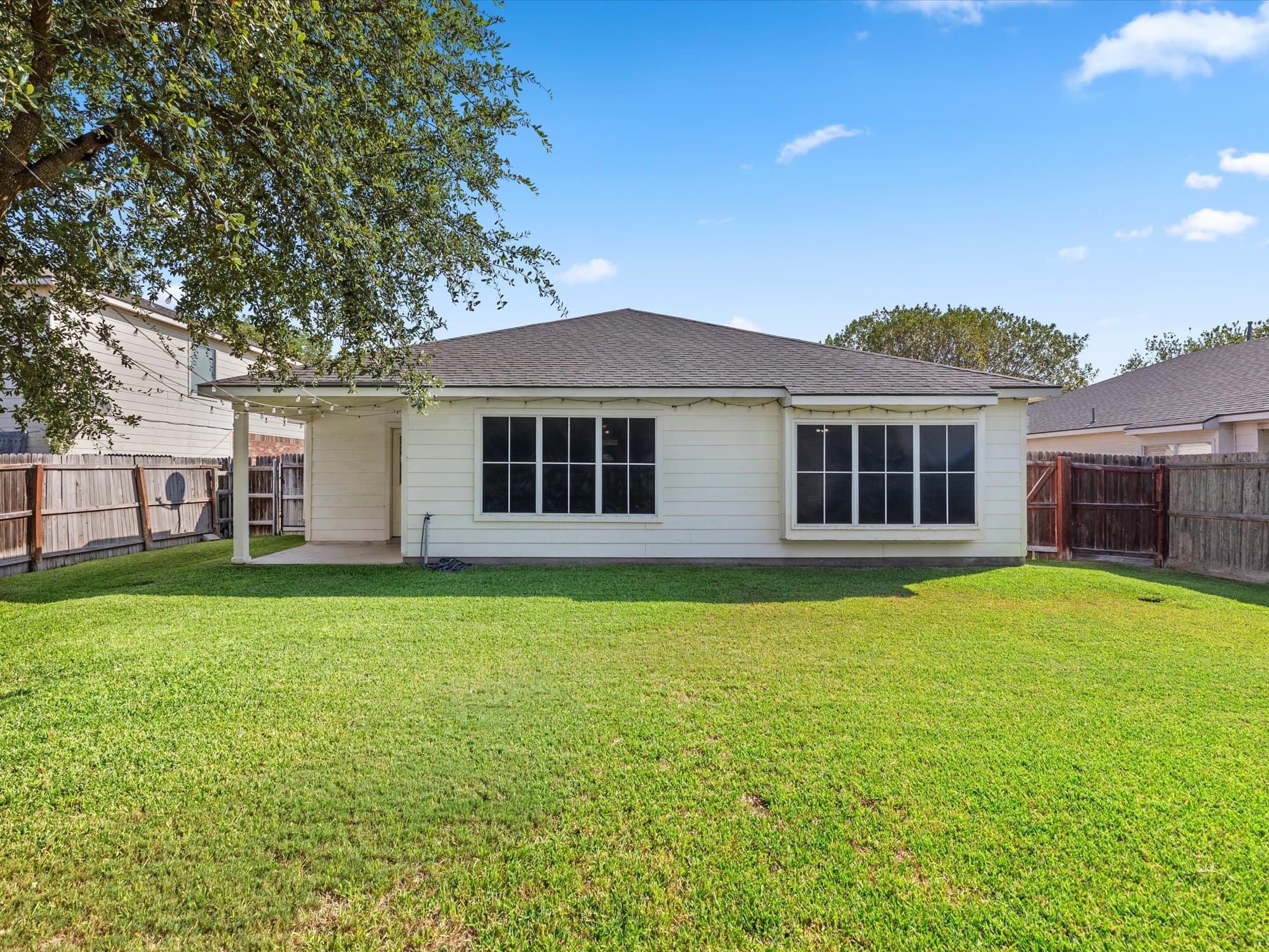Selma House: 15835 Borwick ln