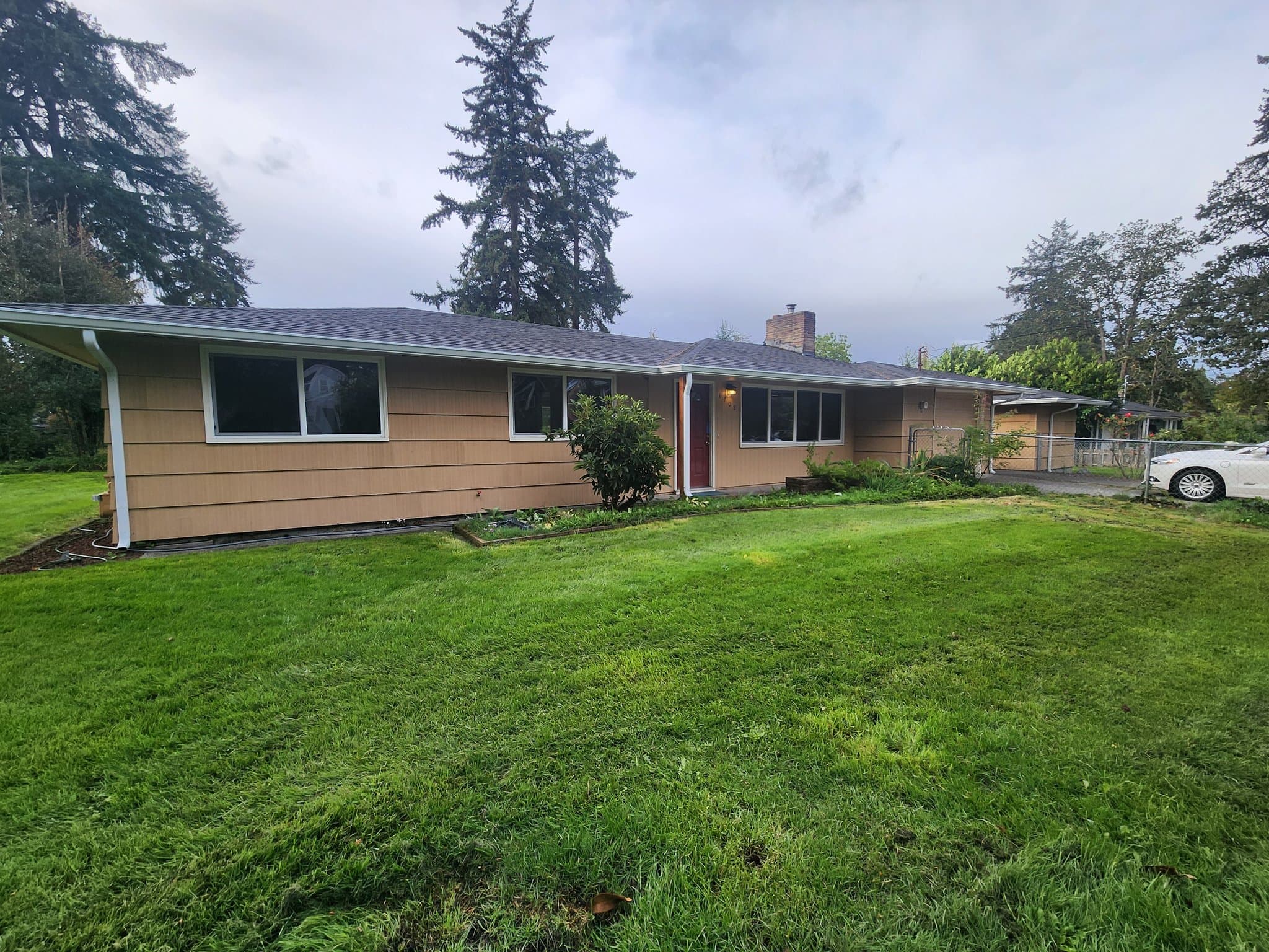 Lakewood House: 8708 Newgrove Ave SW