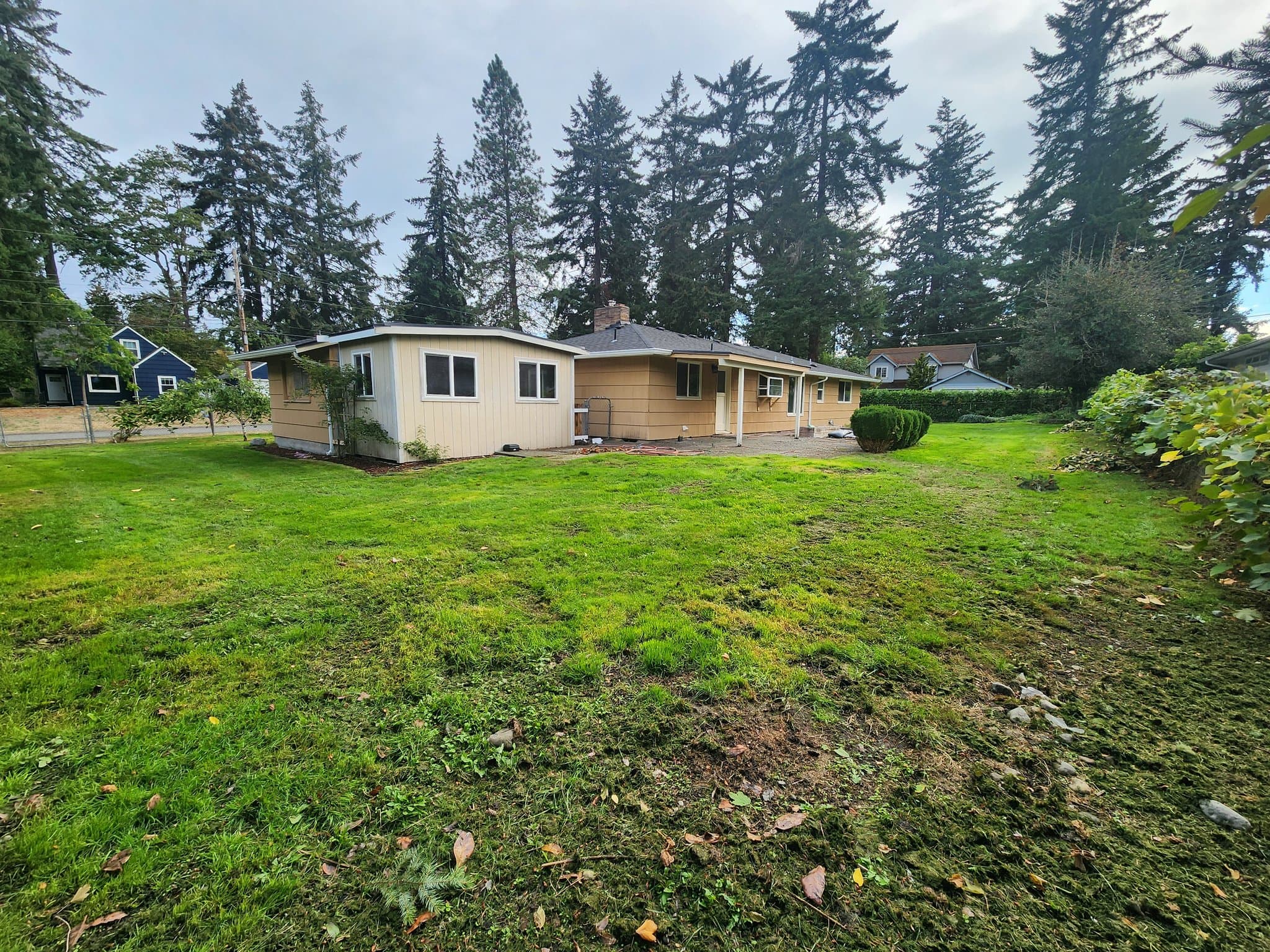 Lakewood House: 8708 Newgrove Ave SW