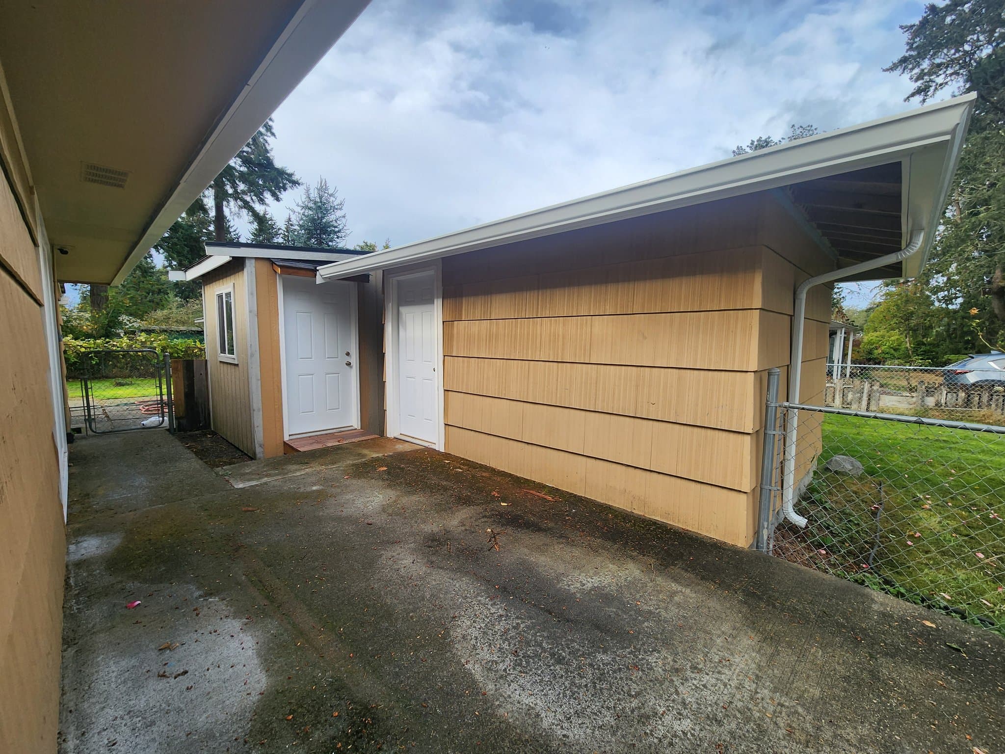 Lakewood House: 8708 Newgrove Ave SW