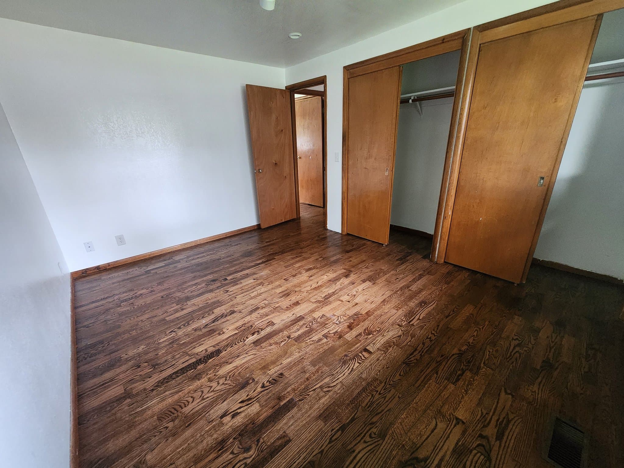 Lakewood House: 8708 Newgrove Ave SW
