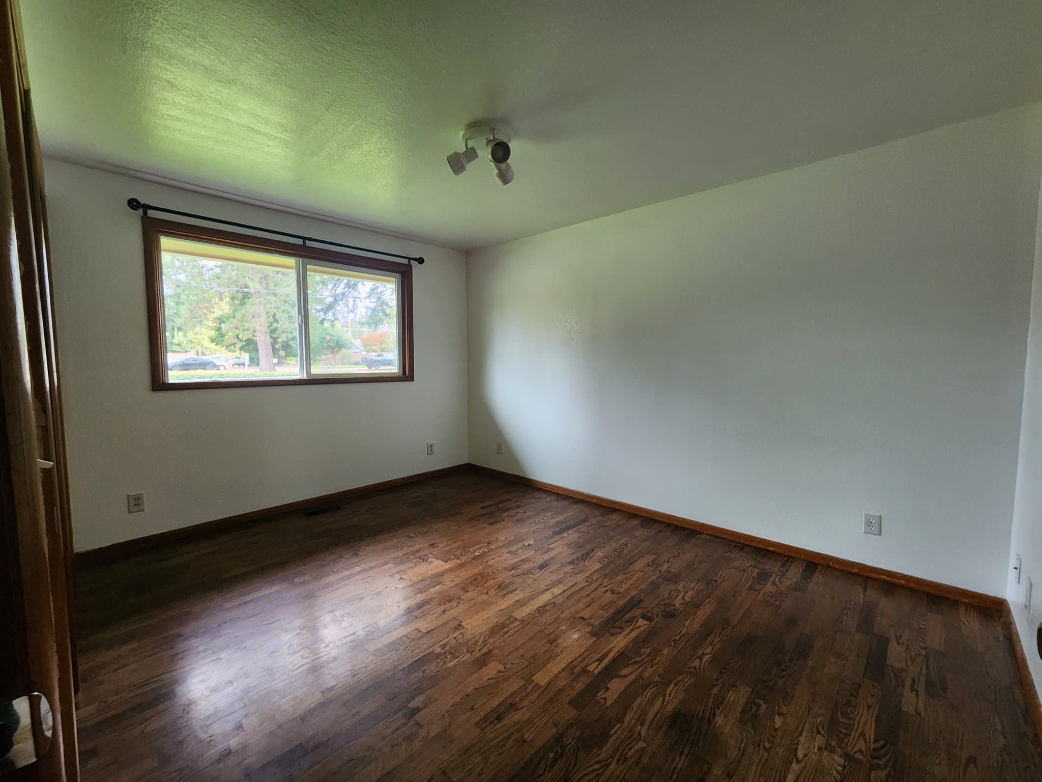 Lakewood House: 8708 Newgrove Ave SW