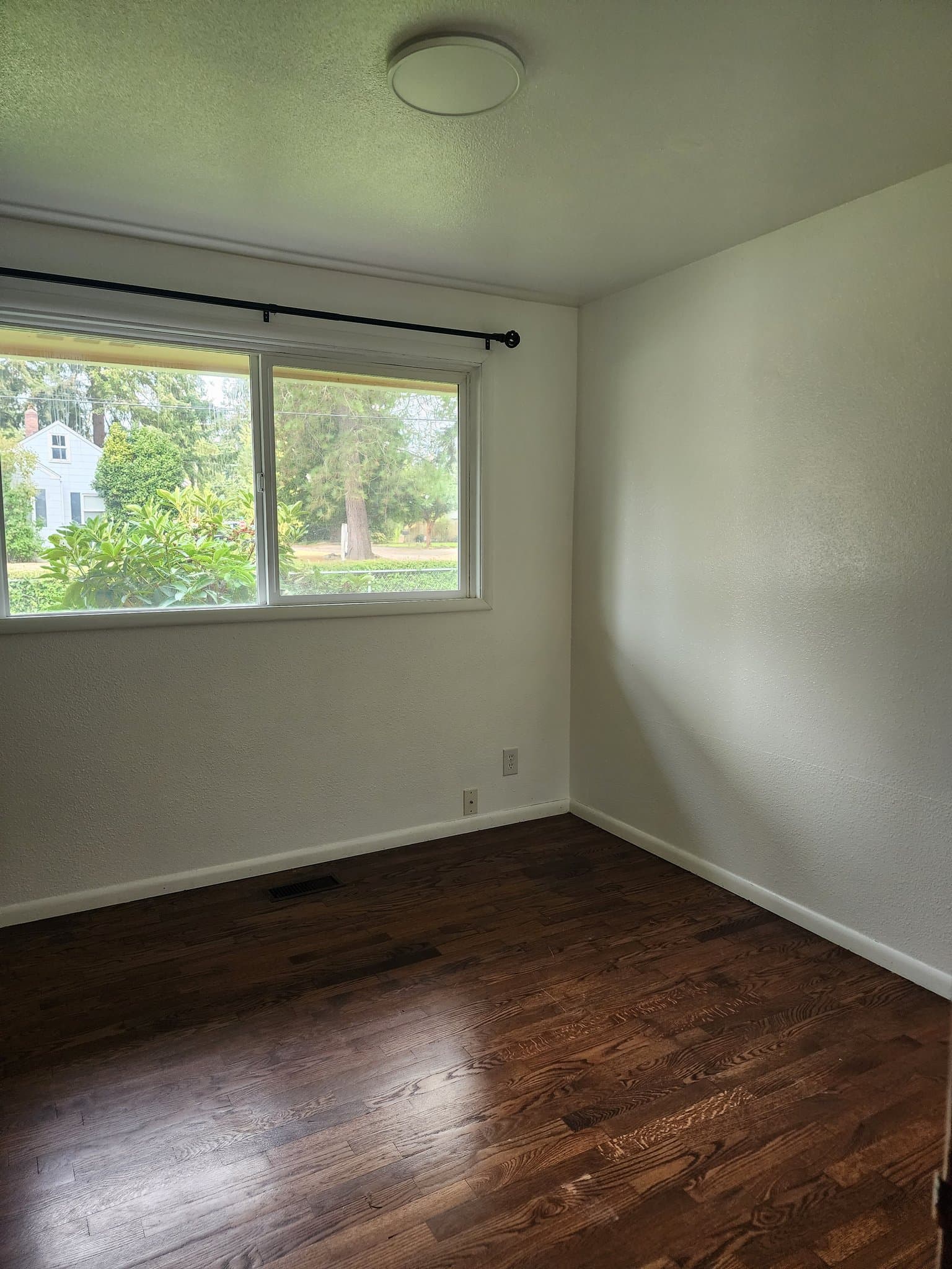 Lakewood House: 8708 Newgrove Ave SW