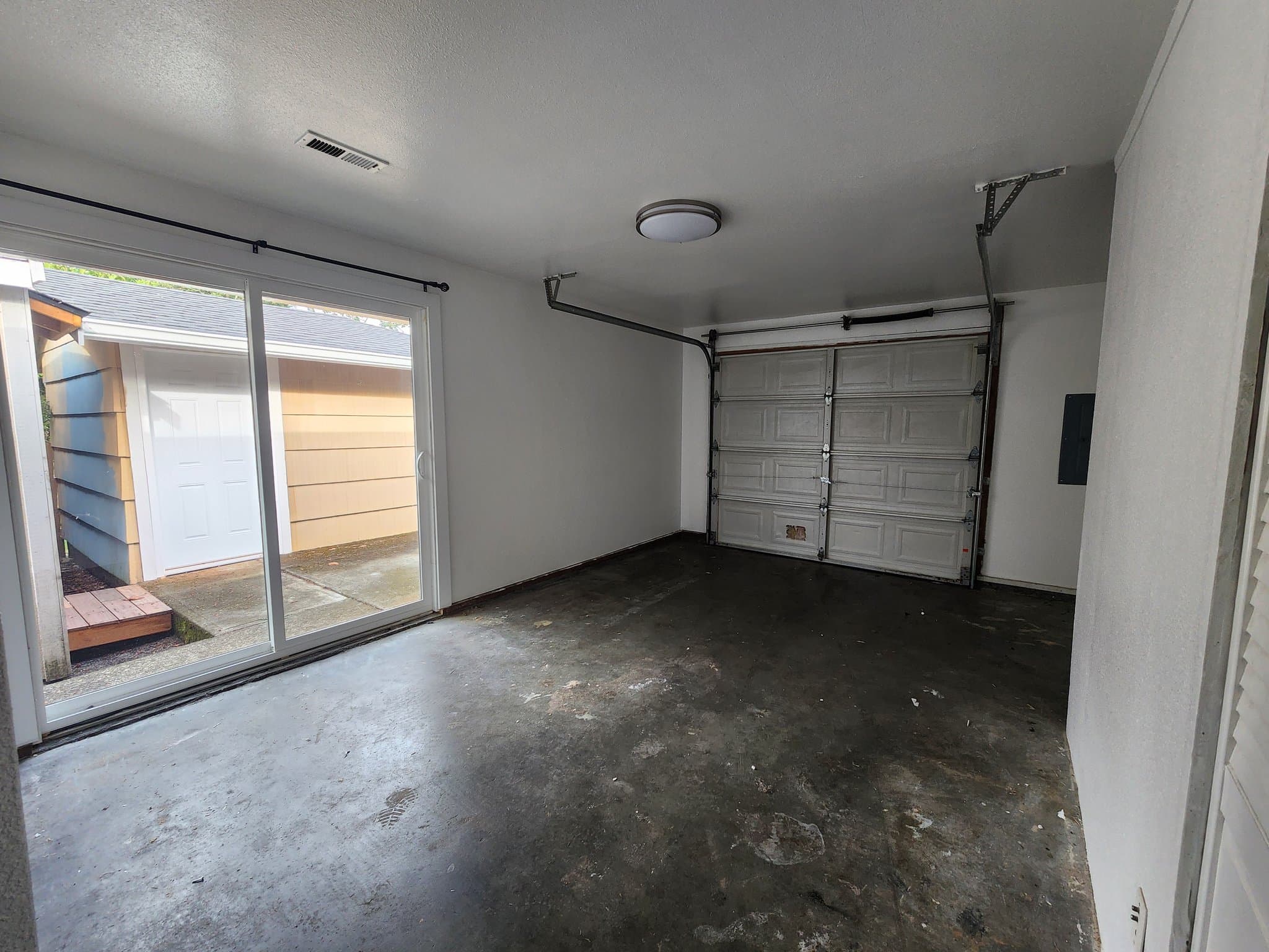 Lakewood House: 8708 Newgrove Ave SW