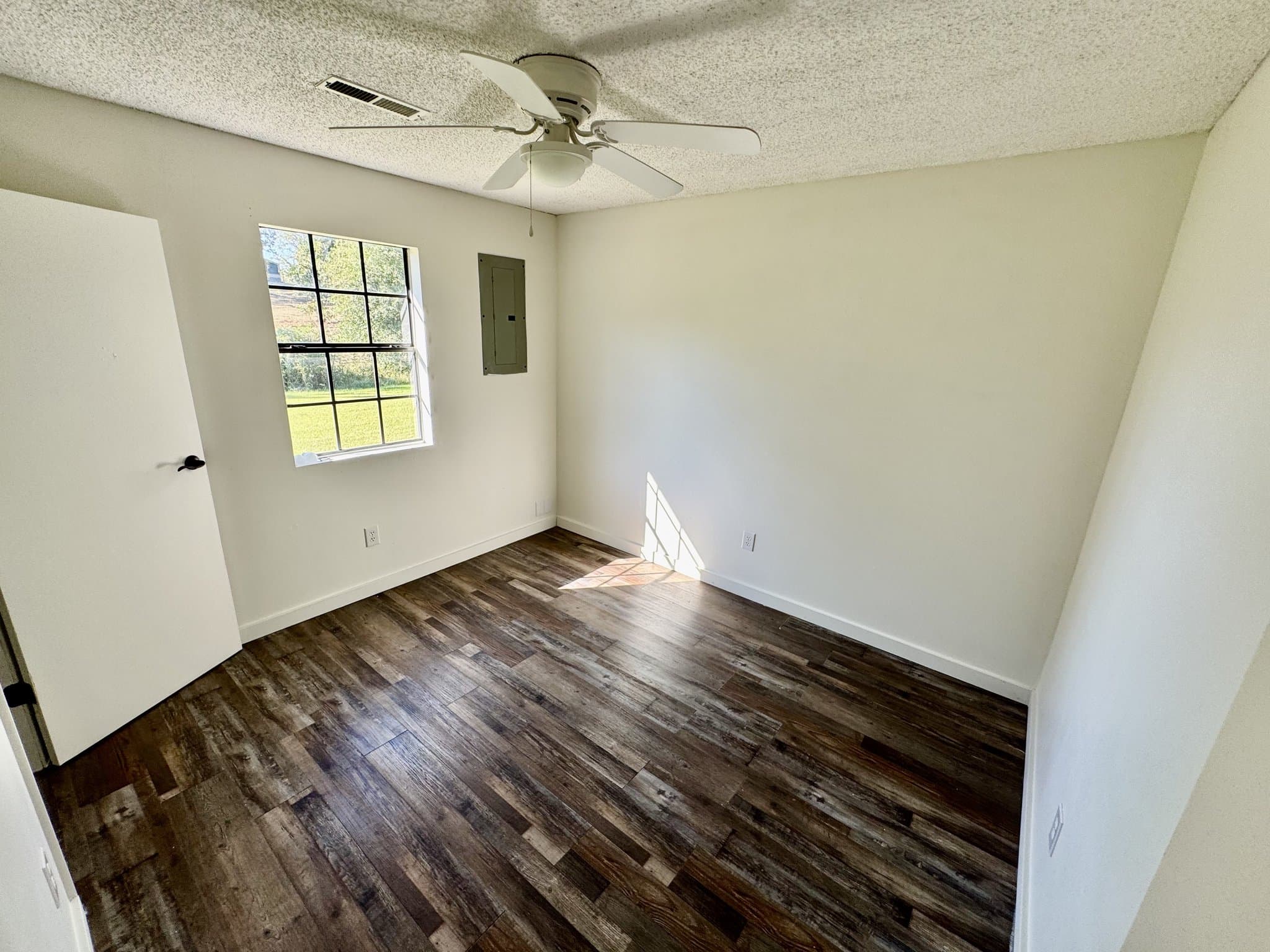 Corinth Apartment: 906 Levee Rd