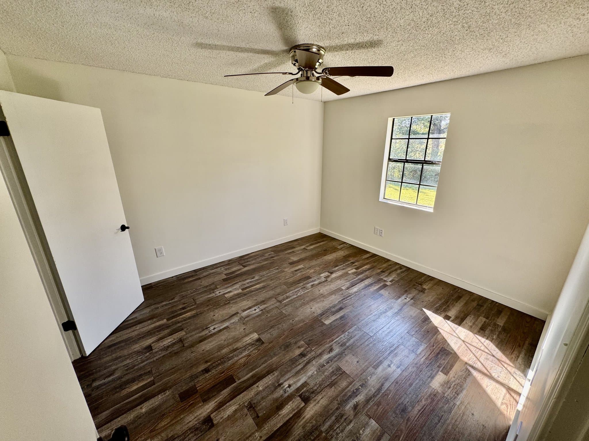 Corinth Apartment: 906 Levee Rd