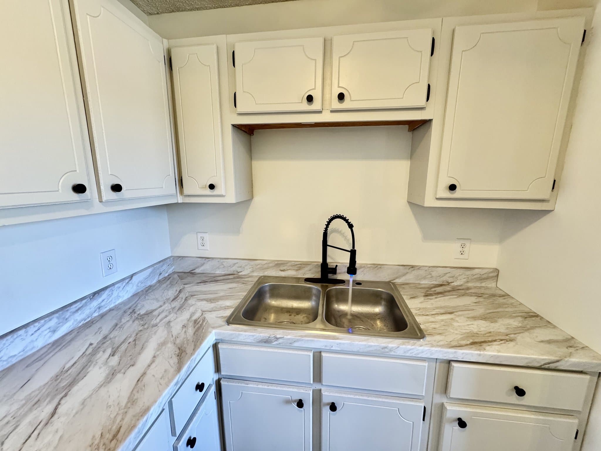 Corinth Apartment: 906 Levee Rd
