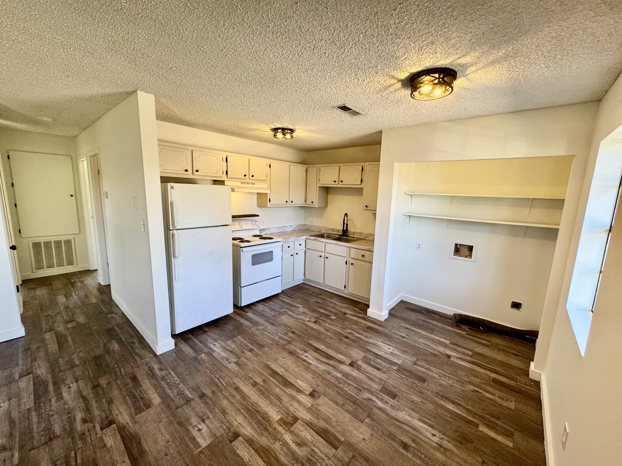 Corinth Apartment: 906 Levee Rd