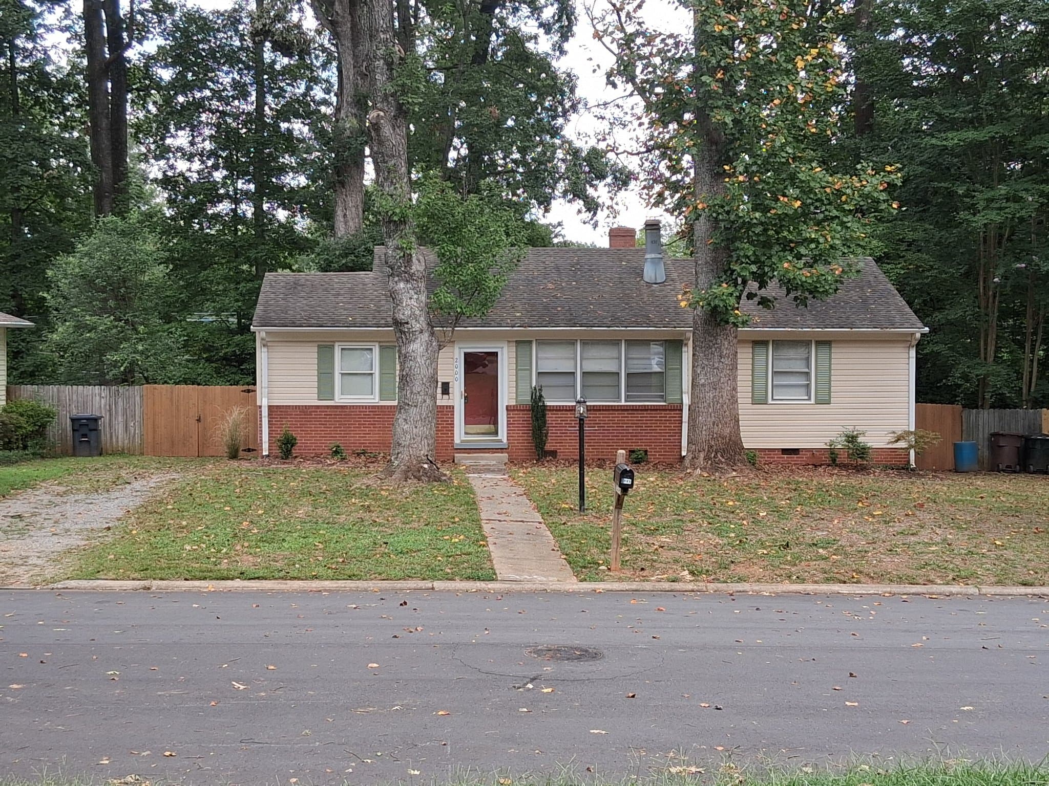 Greensboro House: 2000 Queens Ct