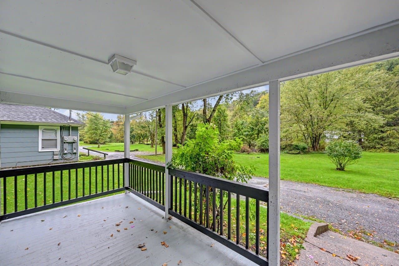 Effort House: 108 Hartman Ln