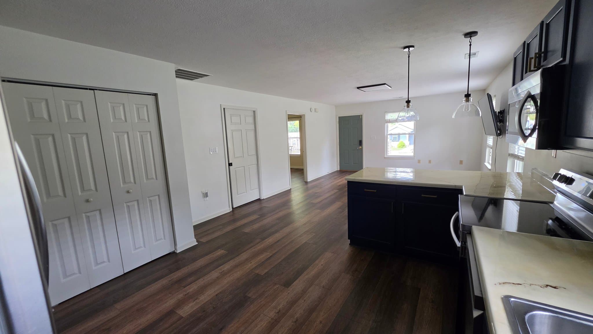 Bloomington House: 615 W Allen St