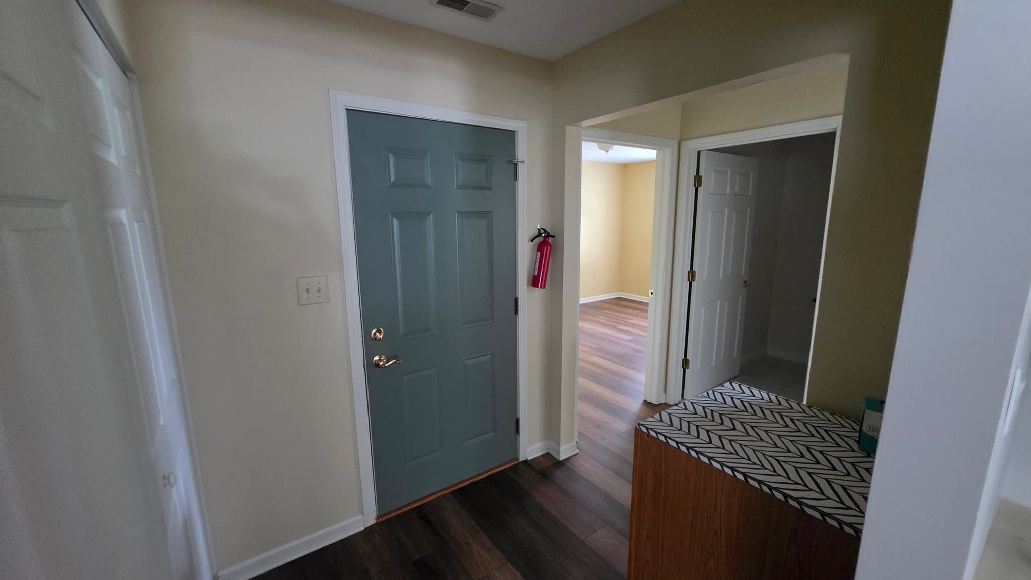 Bloomington House: 615 W Allen St
