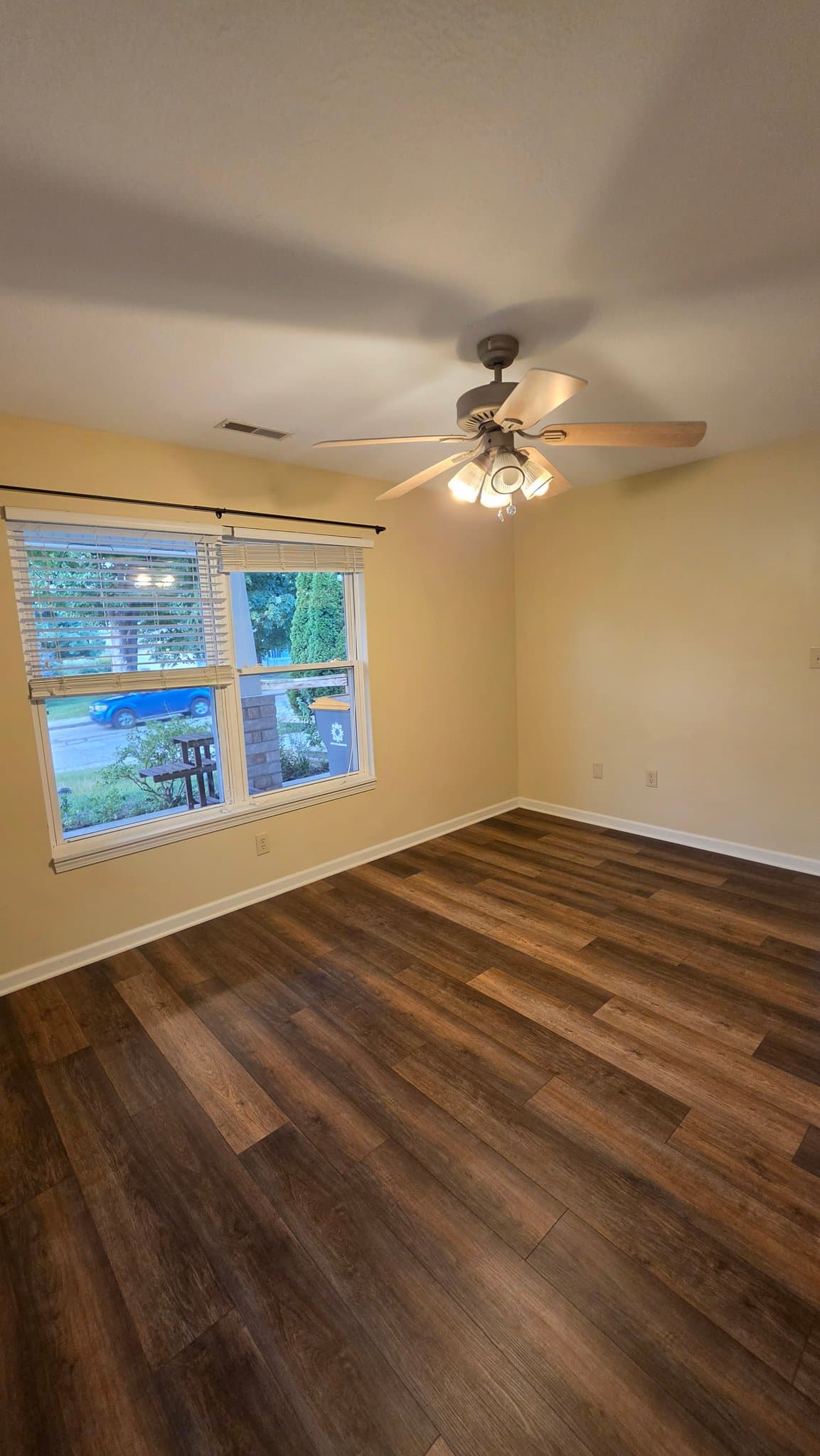 Bloomington House: 615 W Allen St