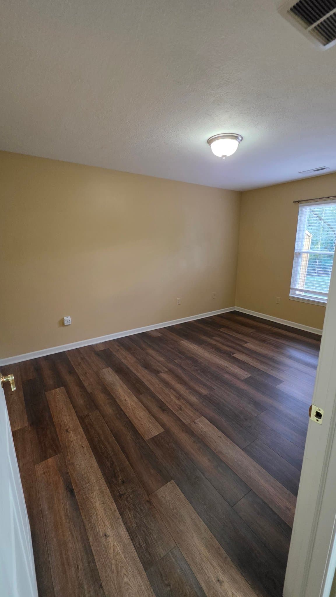 Bloomington House: 615 W Allen St