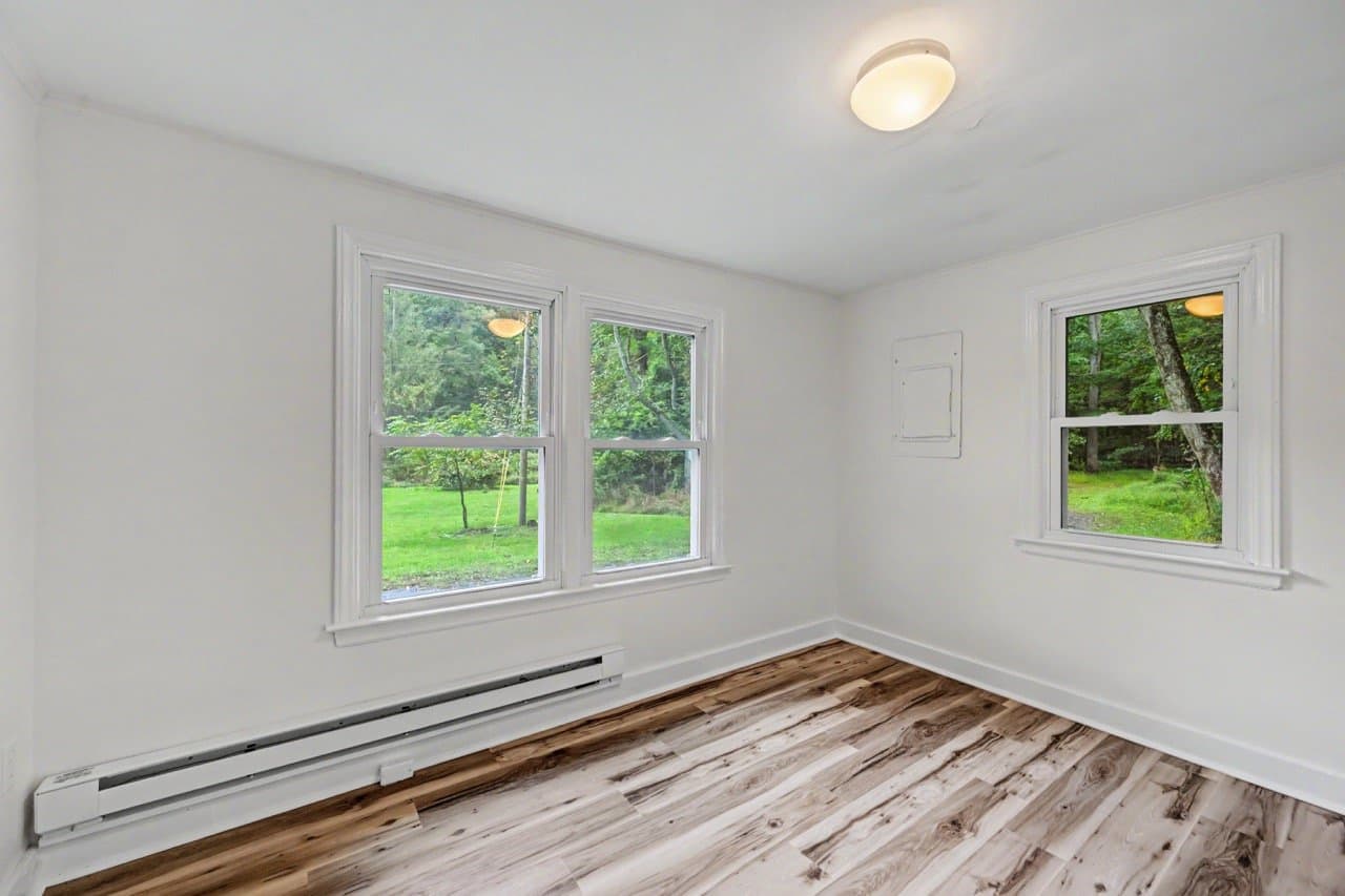 Effort House: 108 Hartman Ln