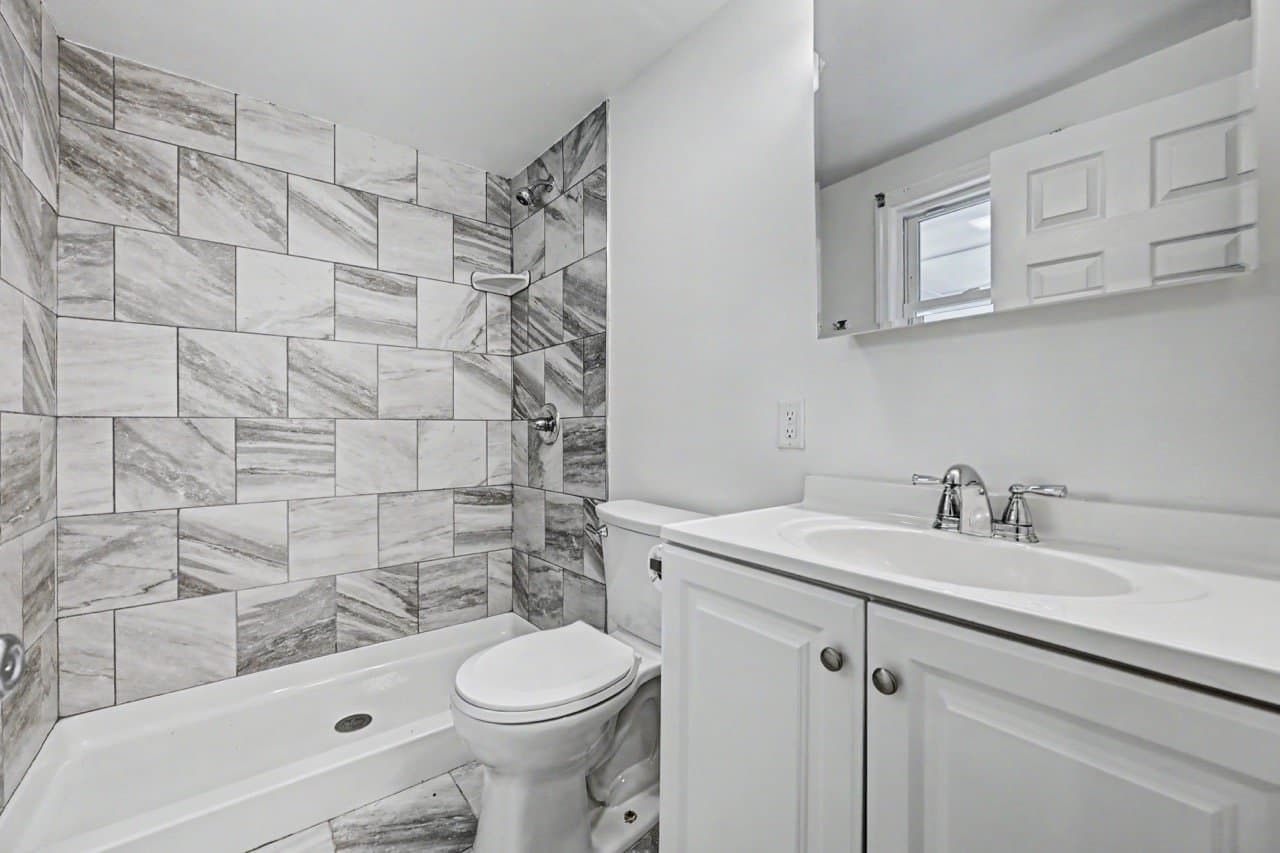 Effort House: 108 Hartman Ln