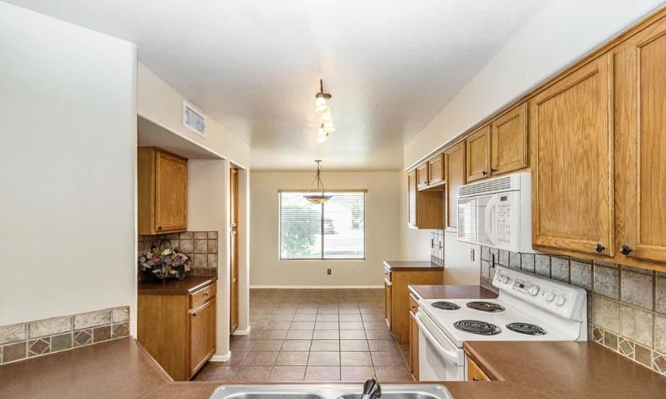 Casa Grande House: 1449 E 11th St