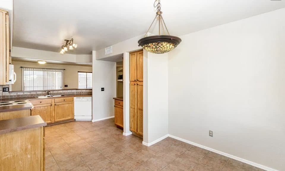 Casa Grande House: 1449 E 11th St