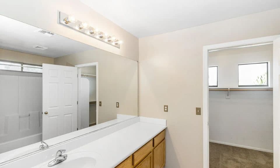 Casa Grande House: 1449 E 11th St